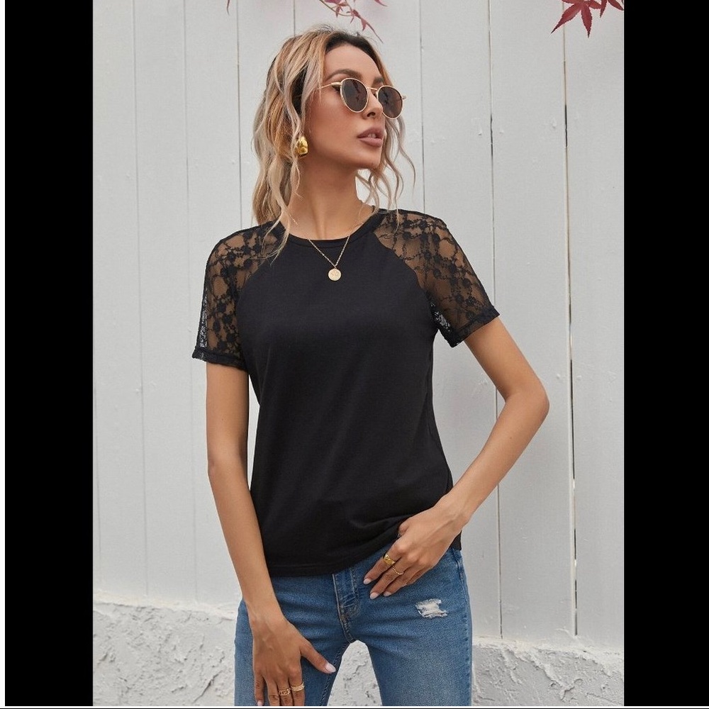 😍BLACK LACE SLEEVE TEE😍